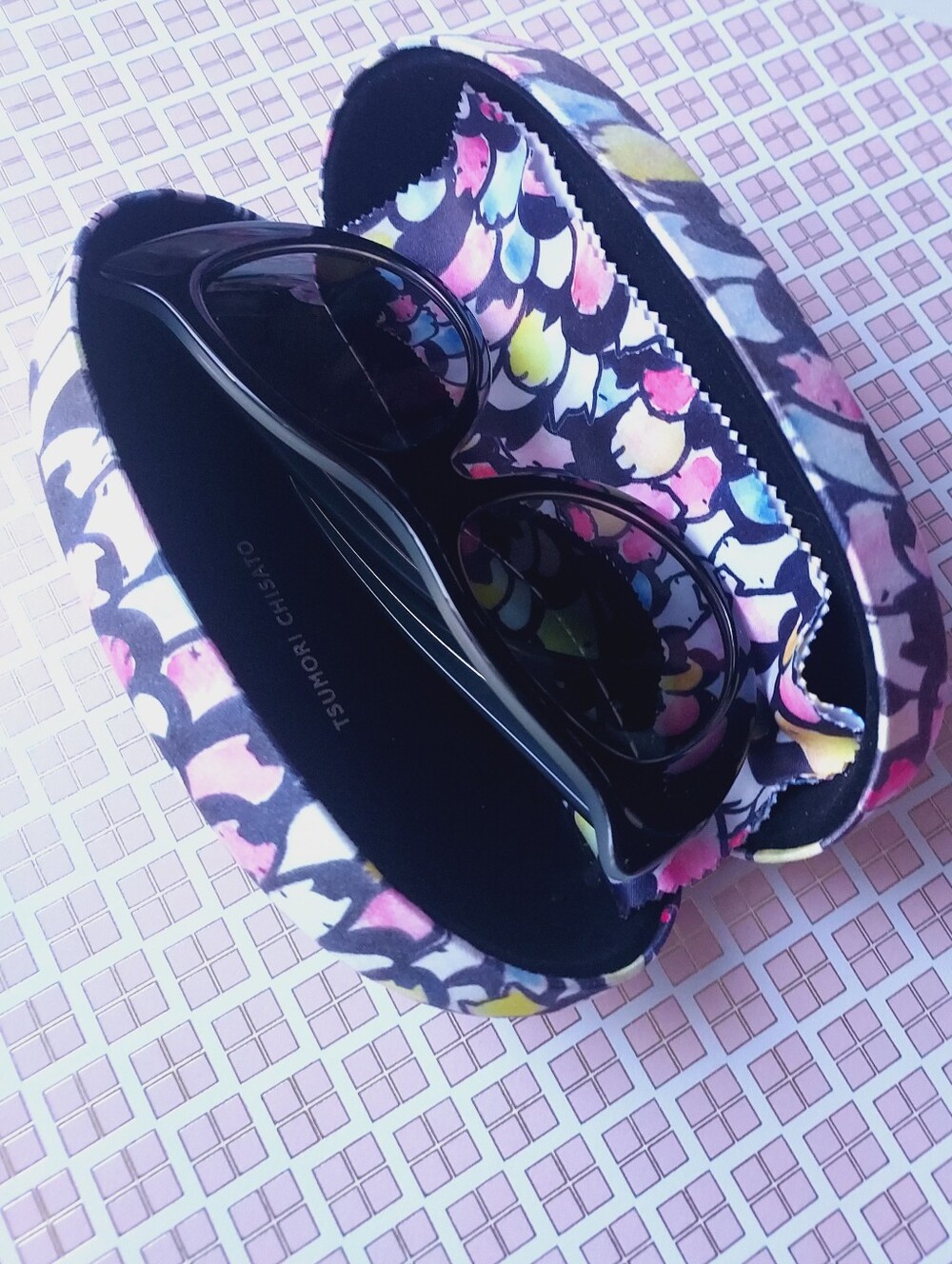 Tsumori Chisato Black Sunglasses with cats pattern colorful Case box cloth set - Picture 13 of 16